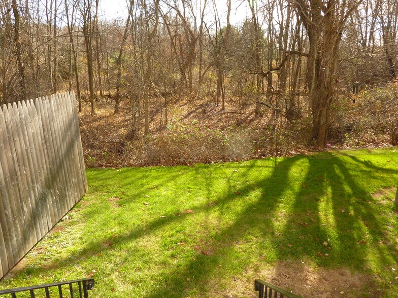 Building Photo - 14 Larkspur Ln