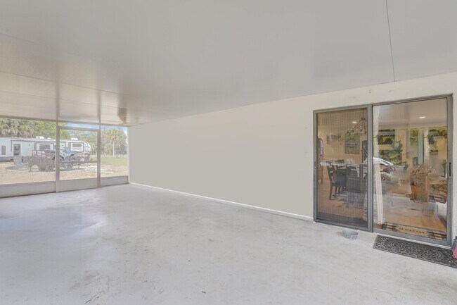 Building Photo - 13624 Farley Rd