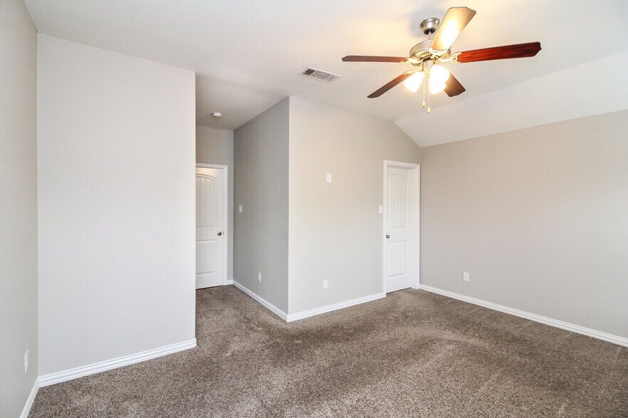 Building Photo - 1505 Sunburst Dr