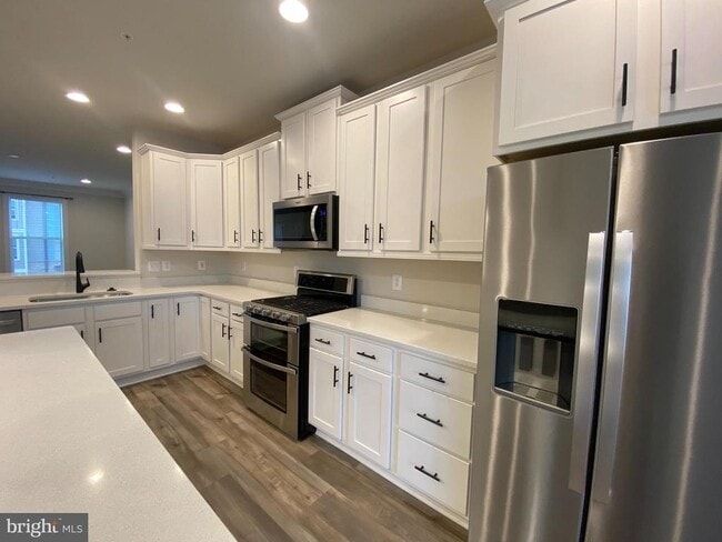 Building Photo - 8612 Shady Pines Dr