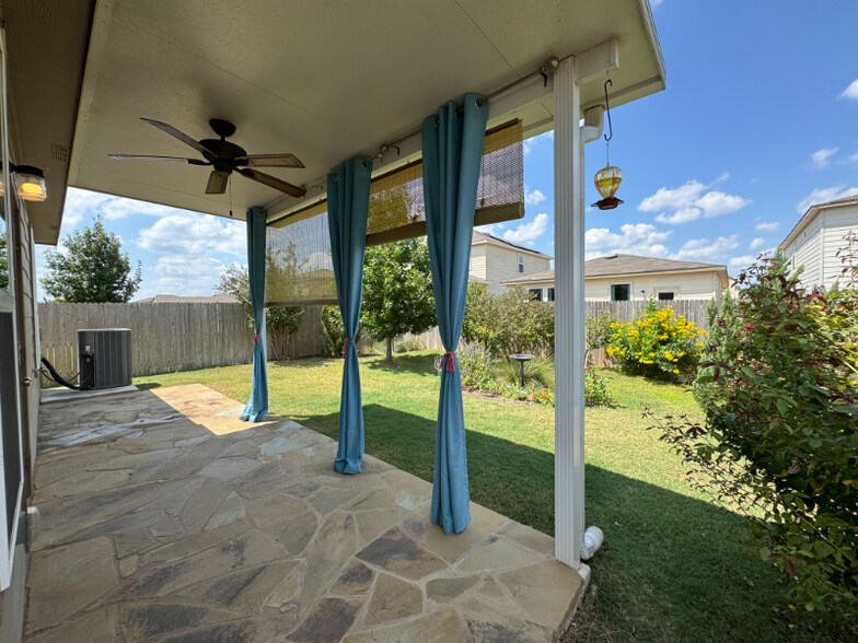 Building Photo - 206 Elderberry