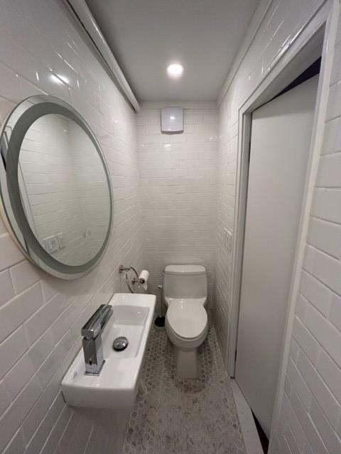 Building Photo - West 20th St 3 BD 2BA  Duplex-  11Ft Ceili...