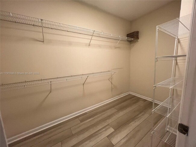 Building Photo - 2056 Alta Meadows Ln