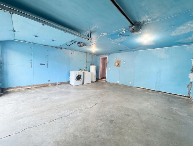 Building Photo - Charming 3 Bedroom Aloha Outdoor Oasis with Two Car Garage