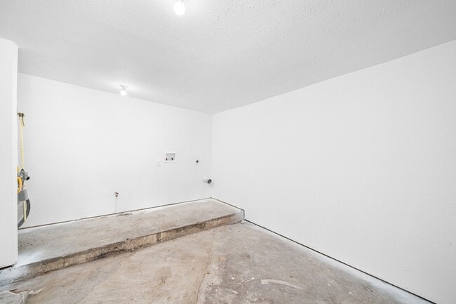Building Photo - 2108 Camille St