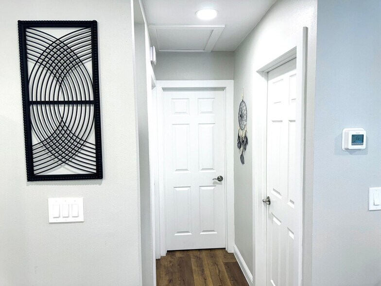 Building Photo - 1063-67 Gillespie Dr