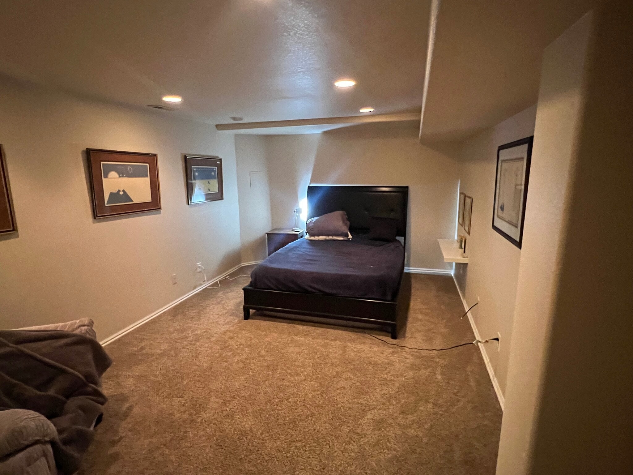 Room 2 - 11681 Elizabeth Pl