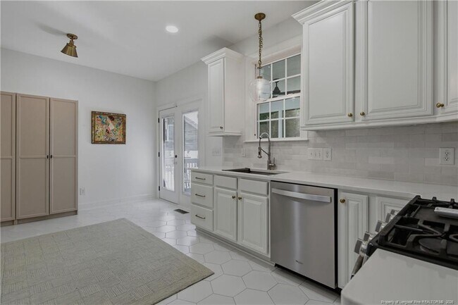 Building Photo - 14 Spring Water Ct