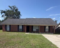 Building Photo - 1635 Latham Ct