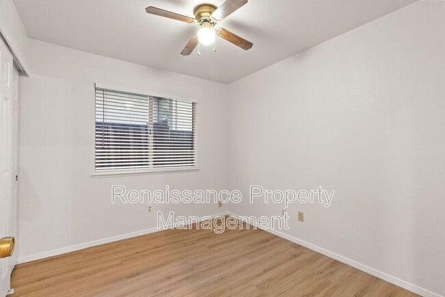 Building Photo - 165 Henry Ct