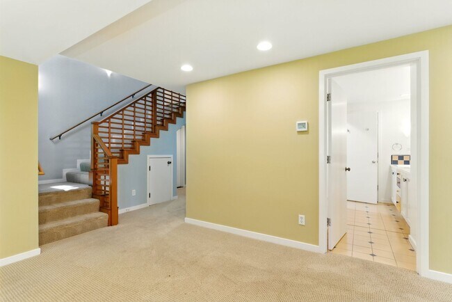 Building Photo - Gorgeous 4 bedroom home in Greenbrae with ...