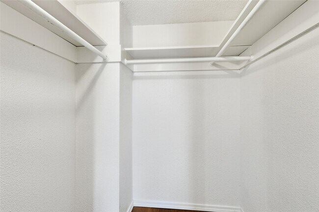 Building Photo - 2503 McCue Rd