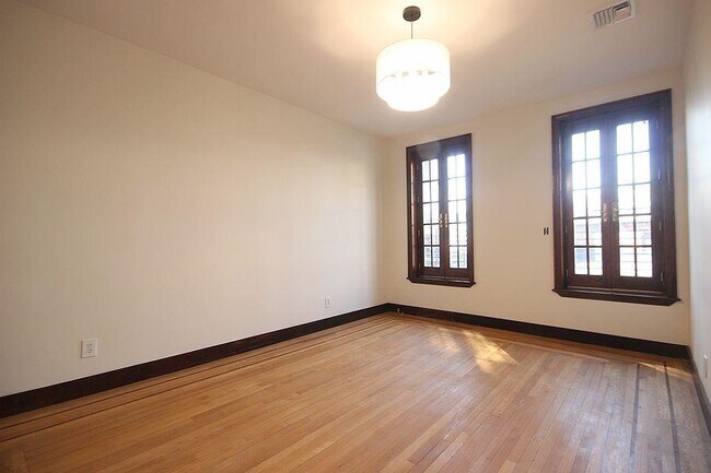 Building Photo - 126 Washington St