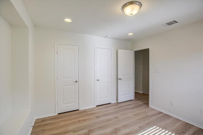 Building Photo - 6800 Sunderland Trail