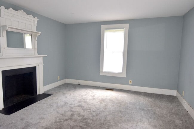 Building Photo - 2207 Roberts St