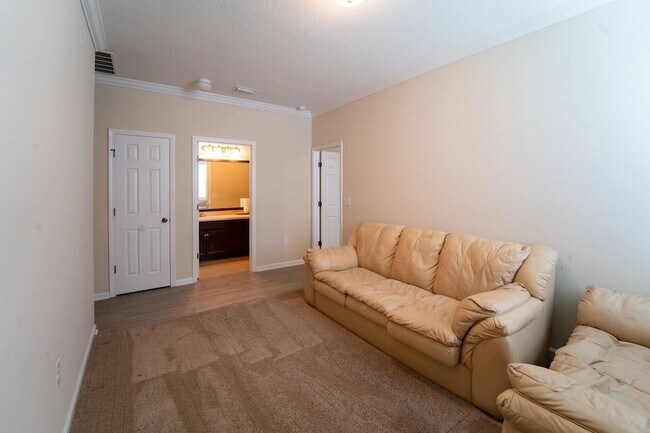 Building Photo - 543 Aventurine Ave
