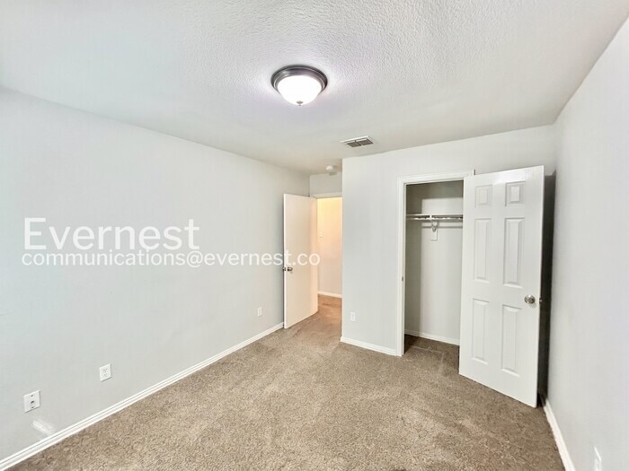 Building Photo - 146 Creek Cove Dr