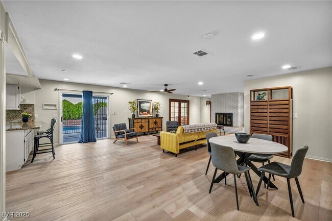 Building Photo - 1601 Eaton Dr