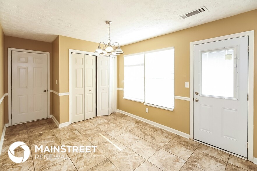 Building Photo - 9439 Sleepy Hollow Ln