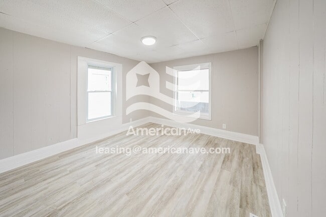 Building Photo - 593 Emerson St