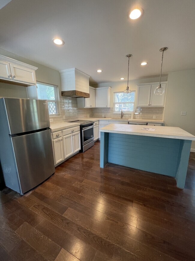 Building Photo - 226 Venice St