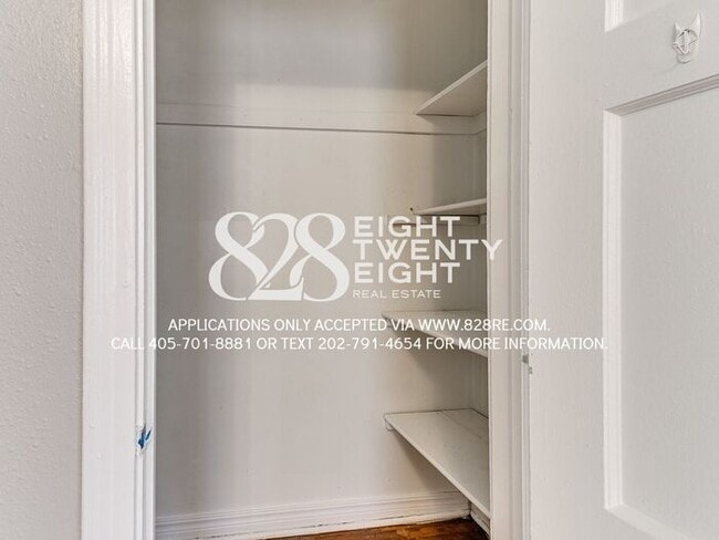 Building Photo - Cozy 2 Bed/1 Bath Single Family Brick Home...