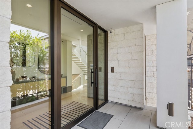 Building Photo - 716 The Strand