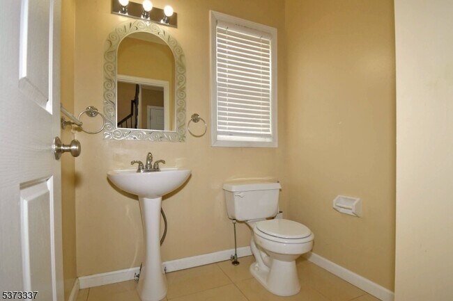 Building Photo - 65 Vones Ln