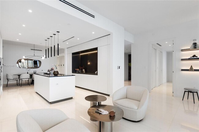 Building Photo - 300 Biscayne Blvd Way