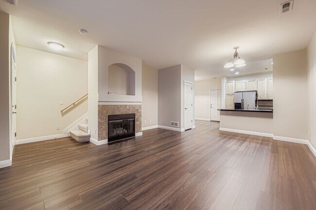 Building Photo - Gorgeous 2BD/2.5BA home located in Northglenn, CO! Available 9/4/26!