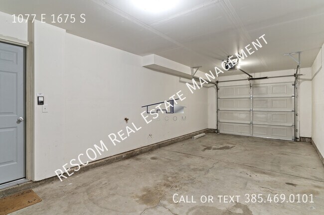 Building Photo - 1077 1675 S