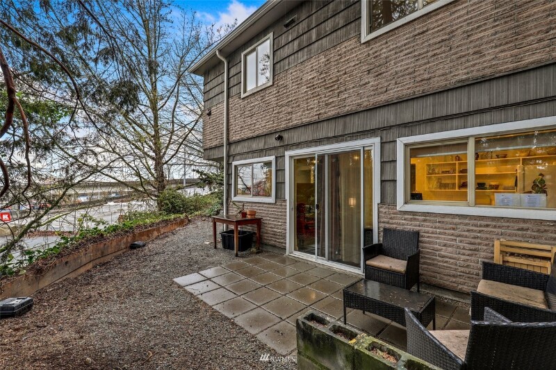 Building Photo - 3631 22nd Ave SW