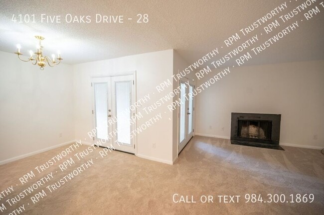 Building Photo - 4101 Five Oaks Dr