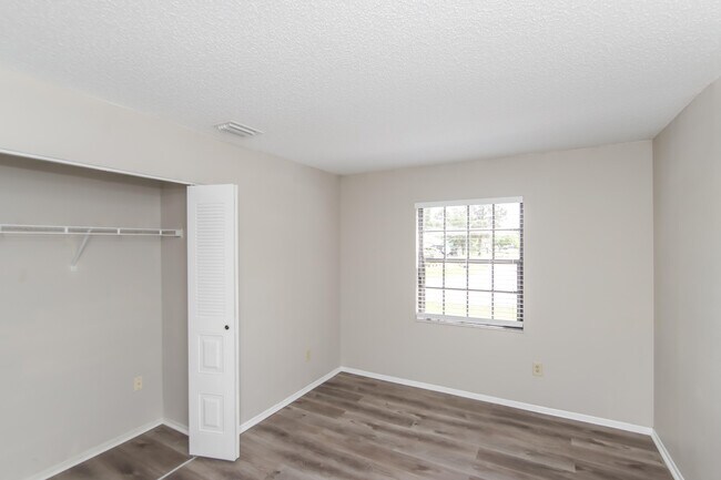 Building Photo - 409 Santa Martia St SW