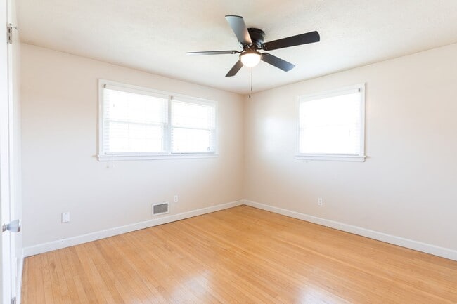 Building Photo - Welcome to this charming 3-bedroom, 2 full...