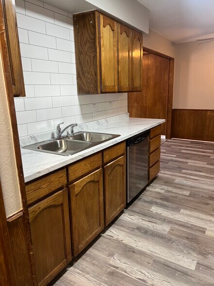 Kitchen Sink - 1401 Lackey Ct