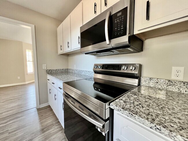 Building Photo - COMING MID-MAY 2026! (Pet Friendly)