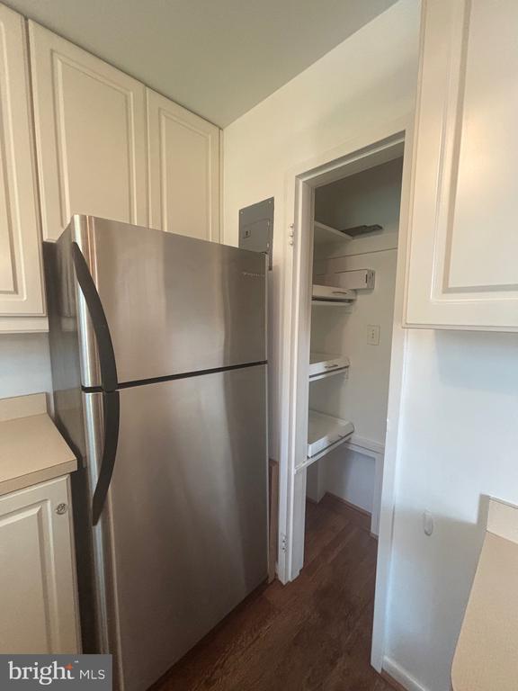 Building Photo - 10401 Montrose Ave