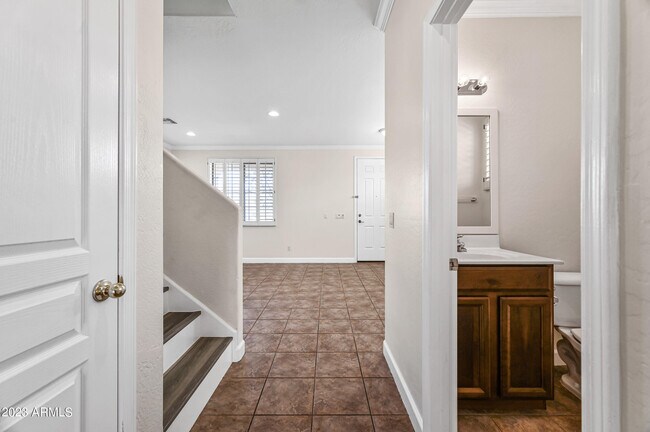Building Photo - 4046 S Tatum Ln