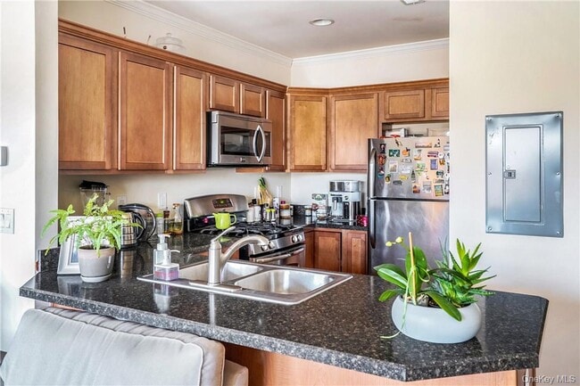 Building Photo - 297 W Post Rd