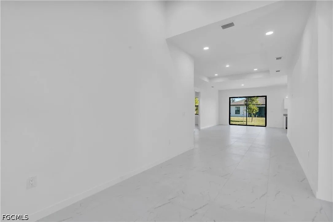 Building Photo - 1021 Chiquita Blvd S