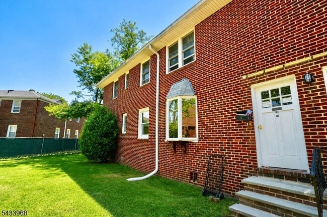 Building Photo - 15 Carpenter Terrace N
