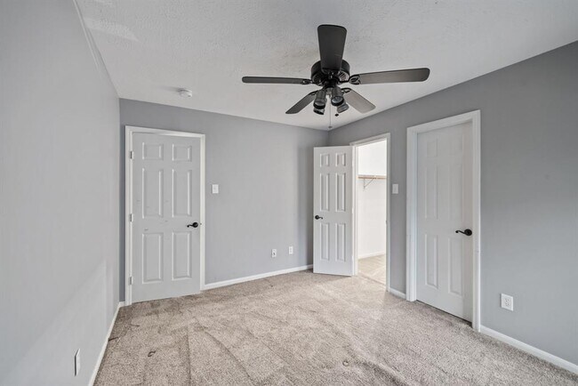 Building Photo - 6307 Shoreview Ct