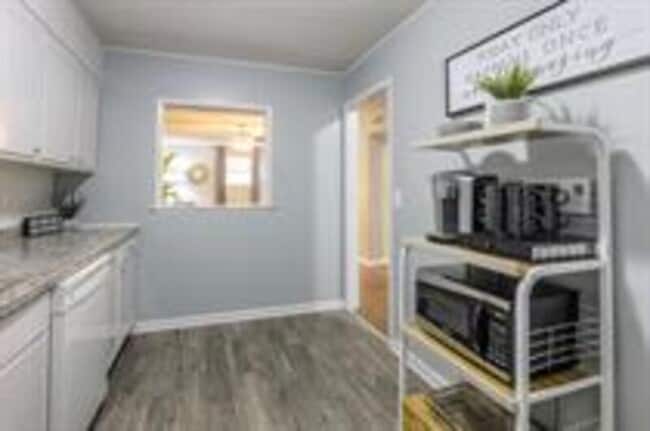 Building Photo - 8327 Lowell Ave