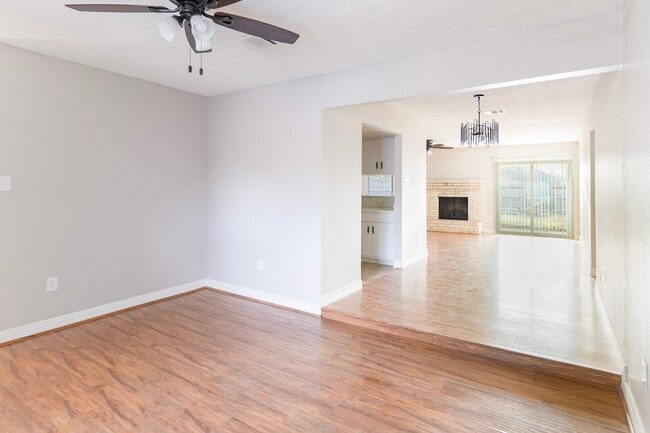 Building Photo - 2135 Whiteback Dr