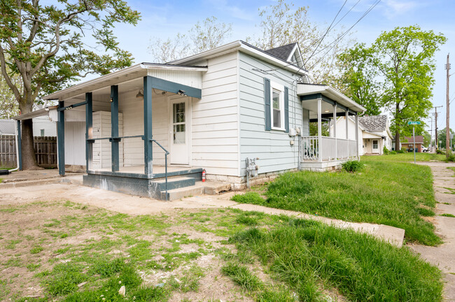 Building Photo - 1801 W Adams St