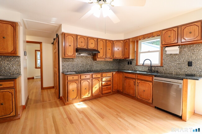 Building Photo - 63 Home Ave