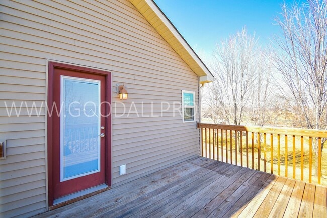 Building Photo - 4 Bedroom Detached Townhome in Waukee with Finished Basement