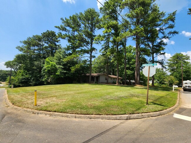 Building Photo - 101 Summit Dr