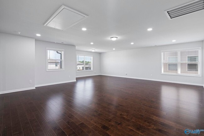 Building Photo - 279 Shubert Dr